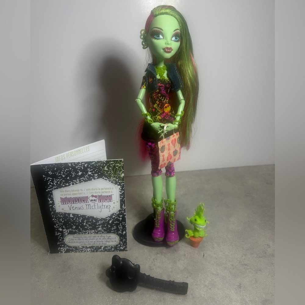 monster high Venus McFlytrap Doll- IF PURCHASED, ANOTHER SELECT ITEM CAN BE FREE